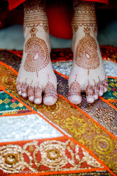 Marvelous indian bride's feet mehndi art Marvelous indian bride's feet mehndi art