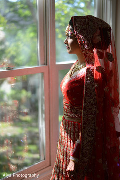 Traditional indian bride's wedding outfit Traditional indian bride's wedding outfit