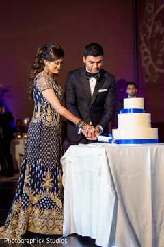 Indian wedding cake design. indian wedding reception,indian bride and groom,wedding cake