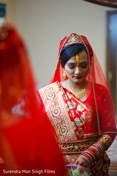 Indian bride's wedding outfit Indian bride's wedding outfit