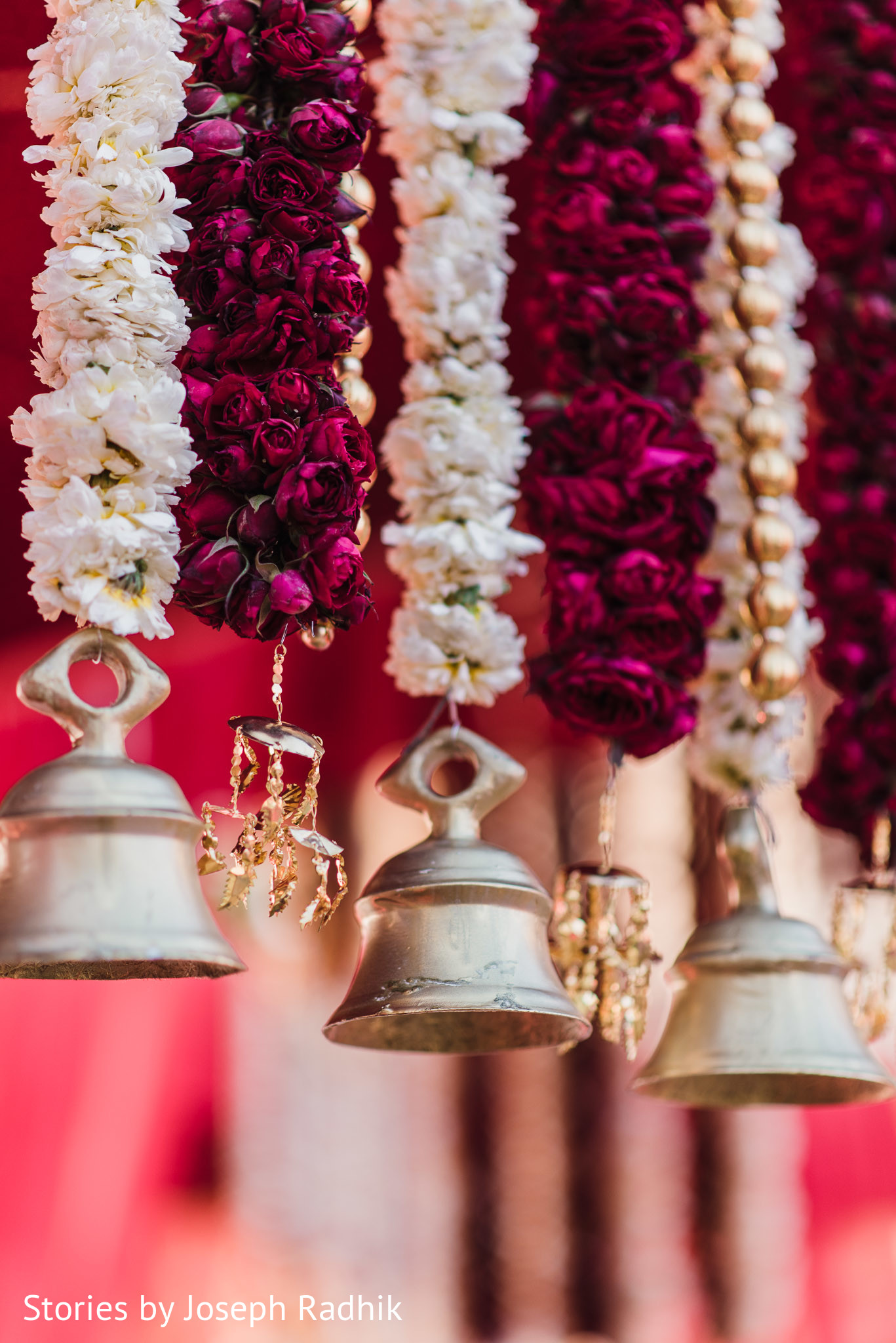 Enchanting bells decorating the wedding ceremony. Photo 138733