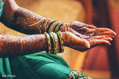 Lovely Indian bride mehndi designs. Lovely Indian bride mehndi designs.