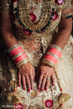Indian bride's wedding jewelry Indian bride's wedding jewelry