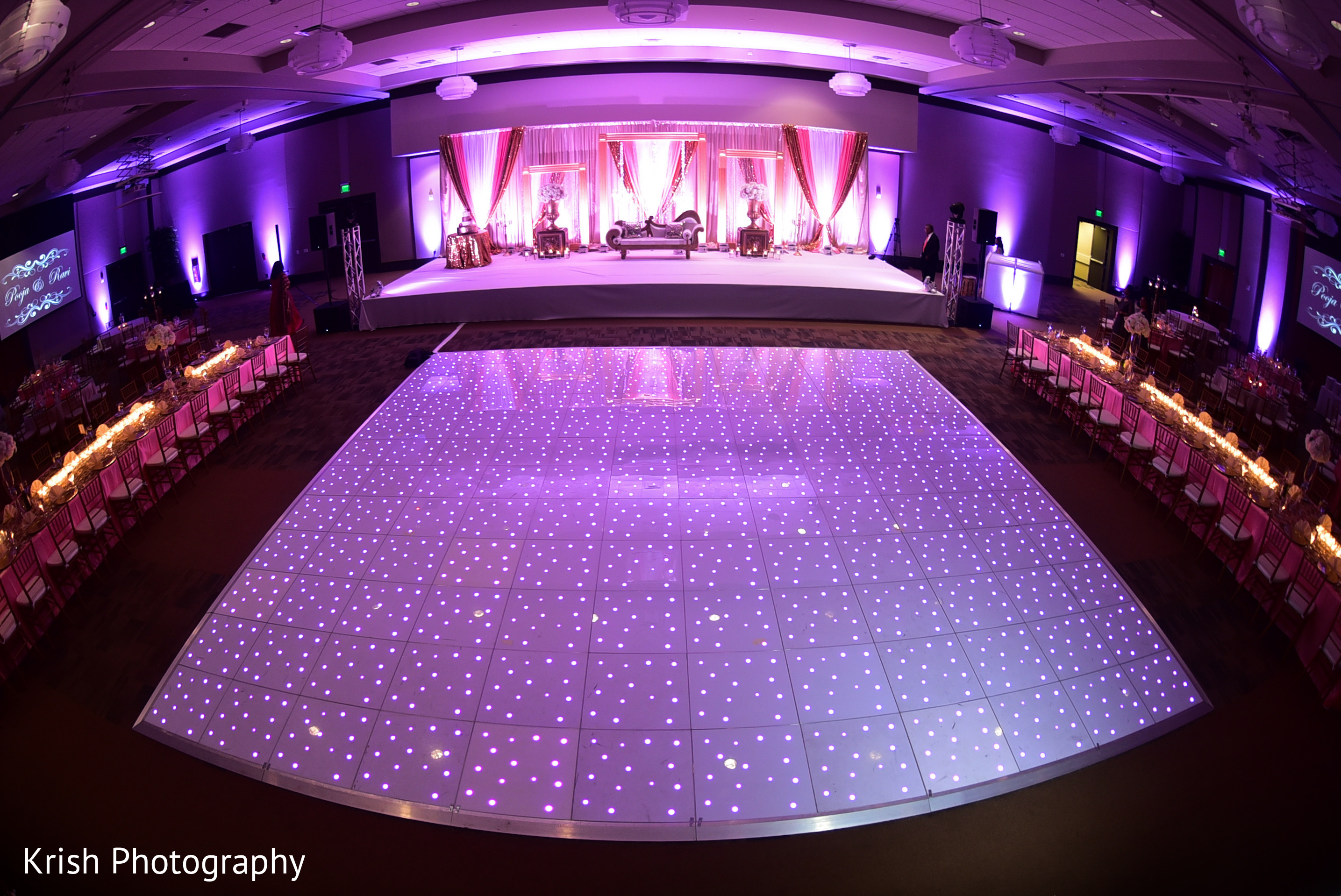 Sensational Indian wedding reception dance floor. Photo 140435