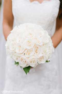 Mesmerizing white Indian bridal bouquet.
