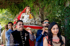 Maharani grand entrance in a palanquin. Maharani grand entrance in a palanquin.