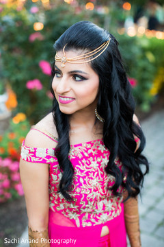 Lovely indian bride's pre-wedding photo session Lovely indian bride's pre-wedding photo session