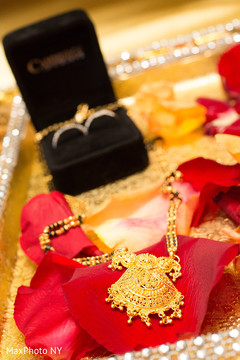 Exquisite Indian bridal jewelry. Exquisite Indian bridal jewelry.