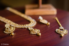 Indian bride's wedding jewelry Indian bride's wedding jewelry
