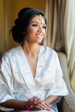 Indian bride getting ready capture Indian bride getting ready capture
