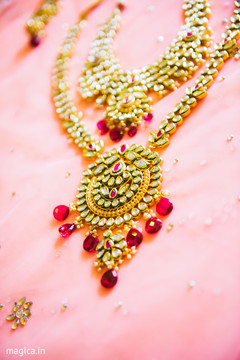 Indian bridal jewelry capture Indian bridal jewelry capture