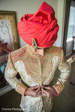 Fascinating red Indian groom turban. Fascinating red Indian groom turban.