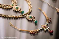 Indian bride's wedding accessories Indian bride's wedding accessories
