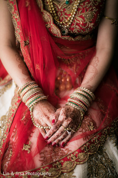 Dazzling indian bridal bangles Dazzling indian bridal bangles