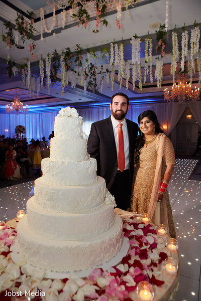 indian wedding reception,indian wedding cake,indian bride and groom