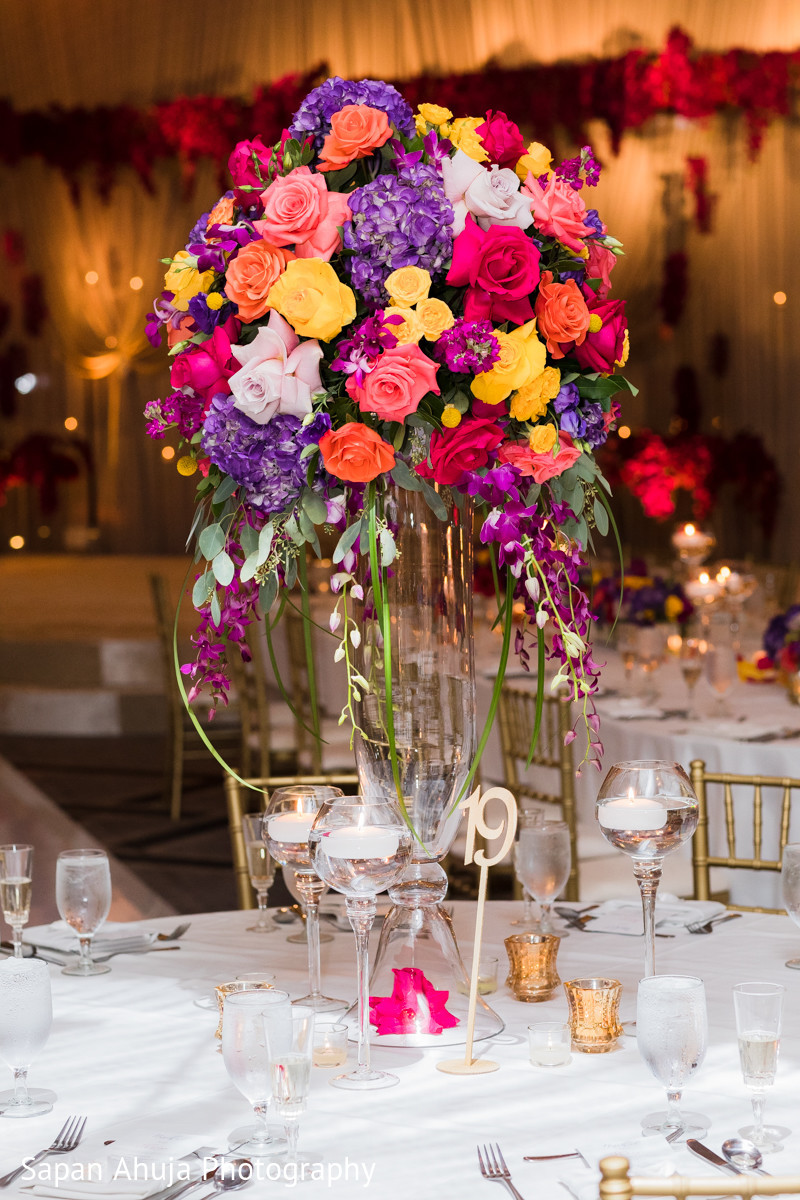 Indian wedding floral centerpiece. Photo 150340