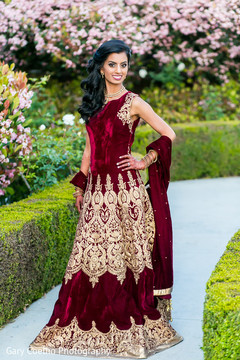 Ravishing indian bride posing Ravishing indian bride posing