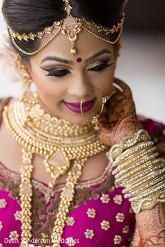 Fascinating Indian bride jewelry accessories. Fascinating Indian bride jewelry accessories.
