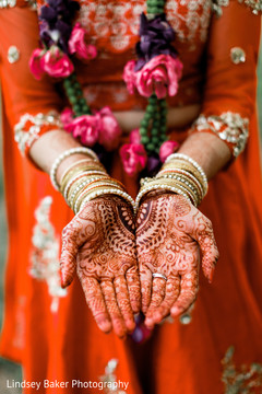 Precious Indian bride mehndi art. Precious Indian bride mehndi art.