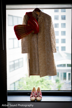 Indian groom's wedding outfit Indian groom's wedding outfit