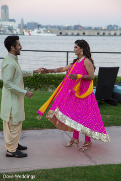 Indian lovebirds heartwarming moment Indian lovebirds heartwarming moment