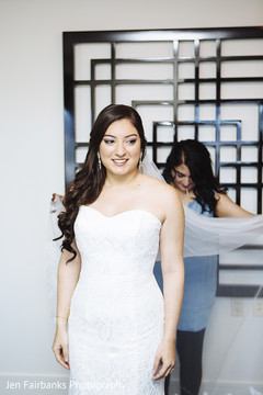 Don't miss this indian beauty getting ready for her wedding day. Don't miss this indian beauty getting ready for her wedding day.
