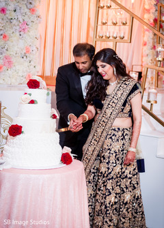 Sweet indian couple cutting their wedding cake indian wedding reception,indian wedding reception photography,indian bride and groom