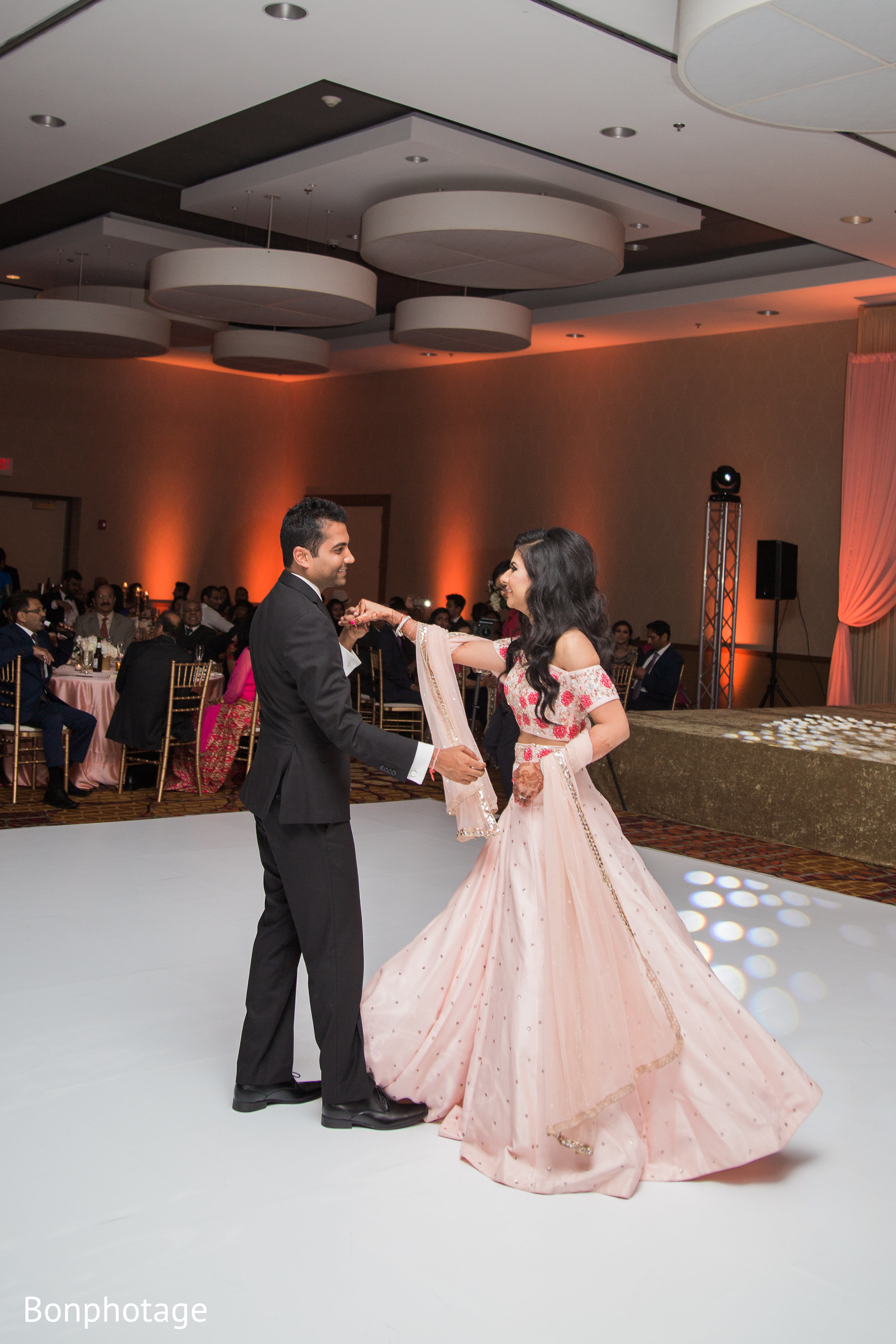 Romantic indian wedding first dance Photo 159549