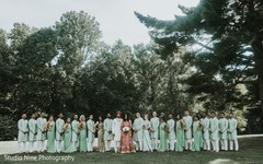 Marvelous indian lovebirds portrait with bridesmaids and groomsmen Marvelous indian lovebirds portrait with bridesmaids and groomsmen