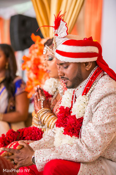 Indian bride and groom praying capture indian wedding ceremony,indian wedding ceremony photography,indian bride and groom