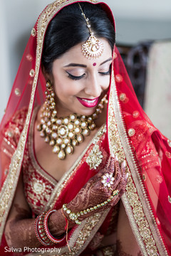 Ravishing indian bride posing Ravishing indian bride posing