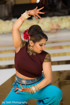Impressive Indian wedding dancer capture. Impressive Indian wedding dancer capture.