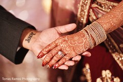 Stunning Indian bride mehndi art capture. indian bride,indian brides jewelry,indian bride mehndi art