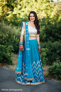 Ravishing indian bride posing Ravishing indian bride posing