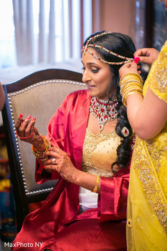 See this beautiful indian bride getting ready See this beautiful indian bride getting ready