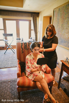 Maharani being dolled up. Maharani being dolled up.