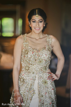 Gorgeous Indian bridal ceremony style. Gorgeous Indian bridal ceremony style.