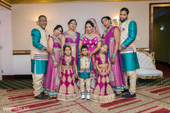 Amazing Indian bride and family photo Amazing Indian bride and family photo
