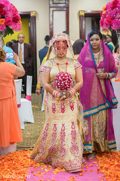 Dazzling indian bride's entrance