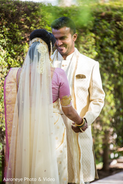 Perfect Indian bride and groom outdoor photo session. indian wedding ceremony fashion,indian bride and groom,indian wedding traditional outfits