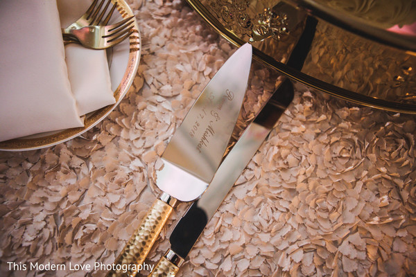 Personalized cake cutting set