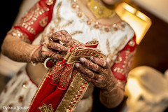 Fabulous indian bride getting ready capture Fabulous indian bride getting ready capture