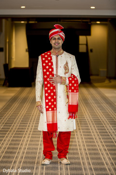 Enchanting indian groom's portrait Enchanting indian groom's portrait