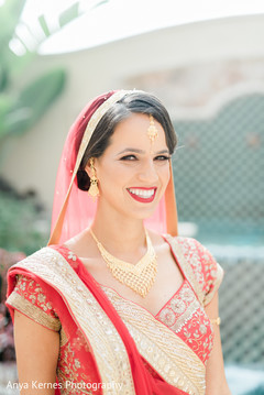 Dazzling Indian bride outdoors capture. Dazzling Indian bride outdoors capture.
