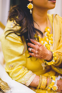 Marvelous Indian bride's mehndi art capture. Marvelous Indian bride's mehndi art capture.