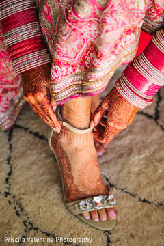 Incredible indian bride's henna art indian bride getting ready,indian bride,indian bride shoes,mehndi art