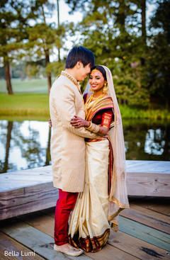 Adorable Indian lovebirds outdoors capture. Adorable Indian lovebirds outdoors capture.