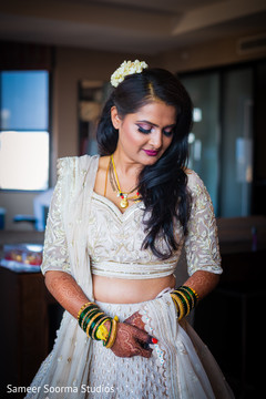 Glamorous indian bride posing Glamorous indian bride posing