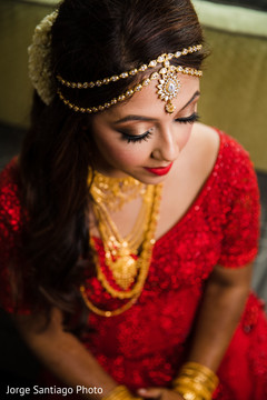 Marvelous Indian bride's tikka capture. indian bride,indian bride's jewelry,indian bride's mehndi,indian bride's fahsion
