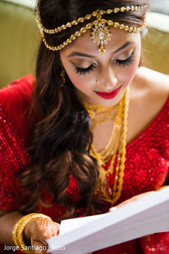 Enchanting Indian bride's capture. indian bride,indian bride's jewelry,indian bride's mehndi,indian bride's fahsion